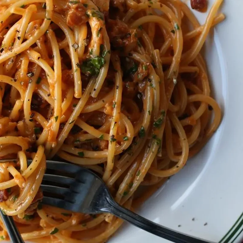 Midnight spaghetti? A hymn to summer conviviality