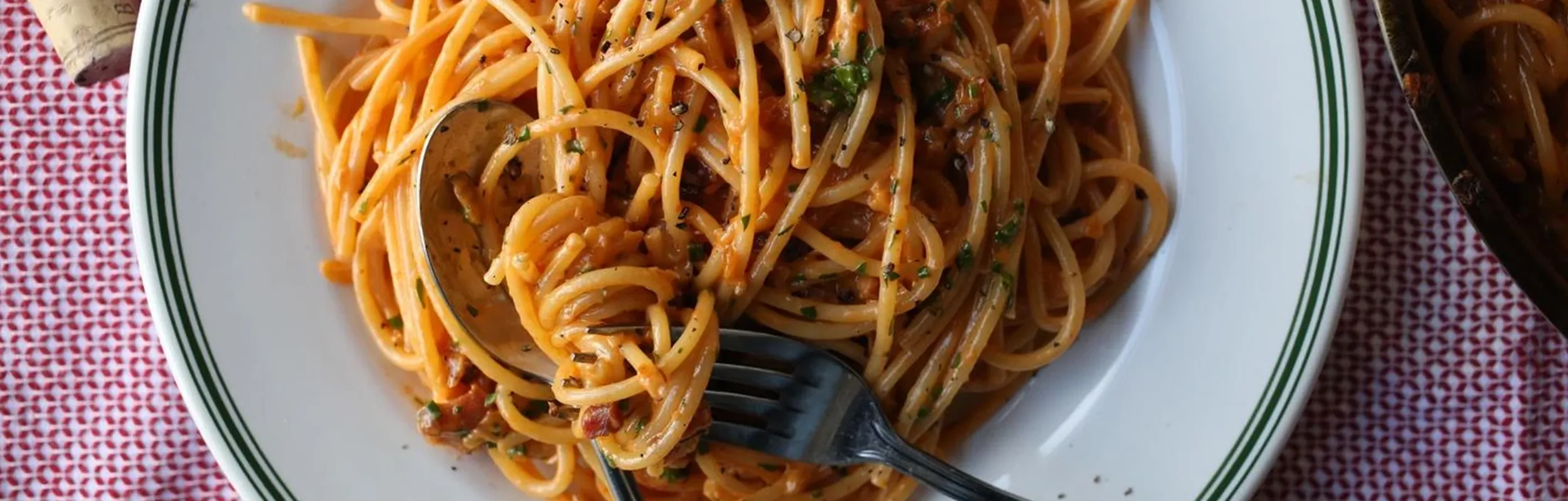 Midnight spaghetti? A hymn to summer conviviality